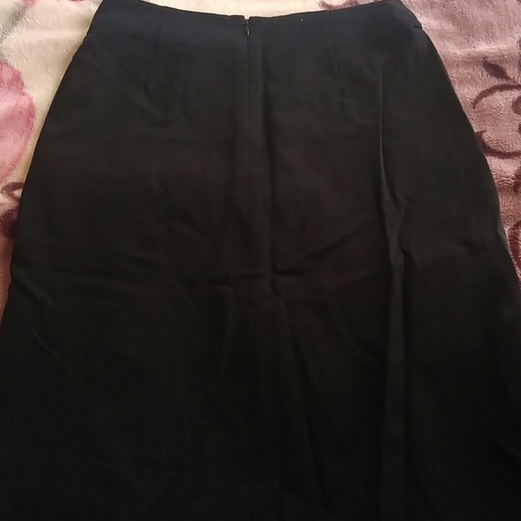 Black skirt - Picture 2 of 2